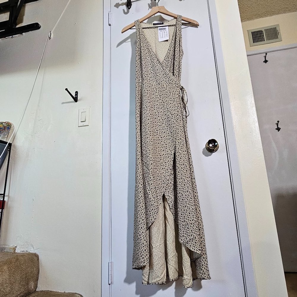 🏷️NWT Brandy Melville Floral Wrap Sleeveless Midi Dress In Beige/Black - OS - Picture 4 of 10